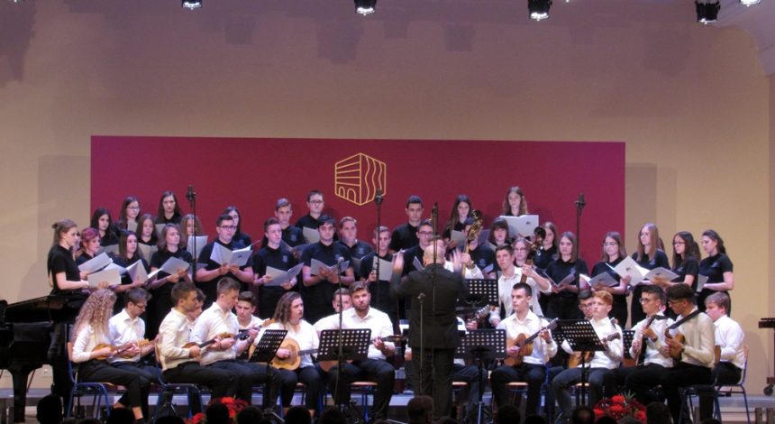 Održan “Koncert ispred katedrale”