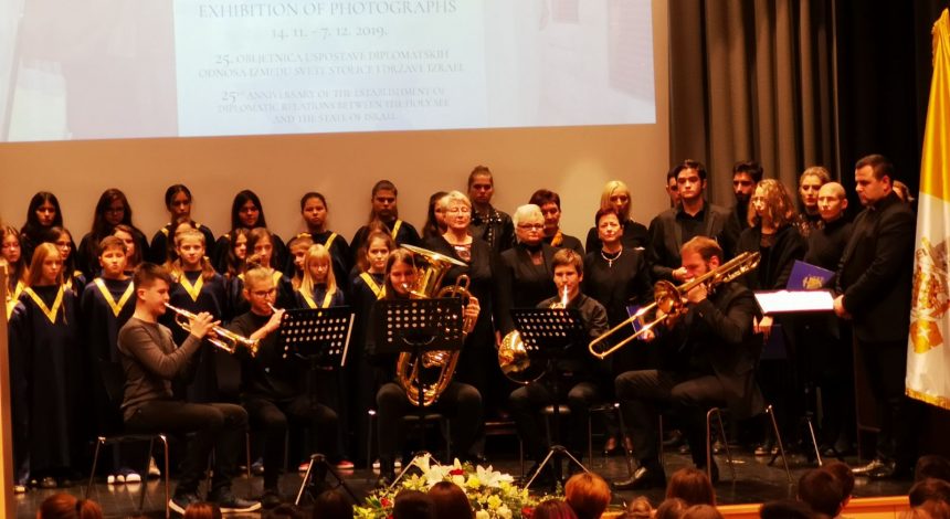 Nastup naših učenika na svečanom otvorenju izložbe „Papa Franjo u Izraelu“