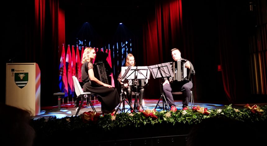 IMG_20191201_165051 Nastup učenika na svečanom otvorenju multimedijalne dvorane u Pleternici