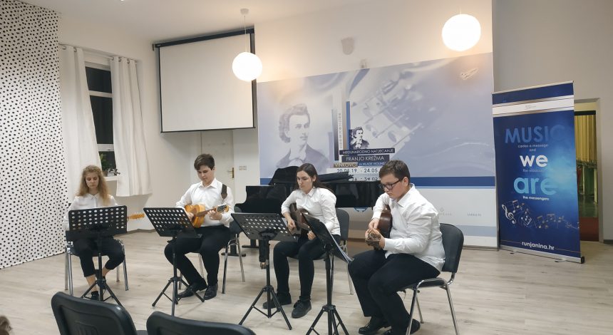 Naši učenici nastupali u Glazbenoj školi Josipa Runjanina u Vinkovcima