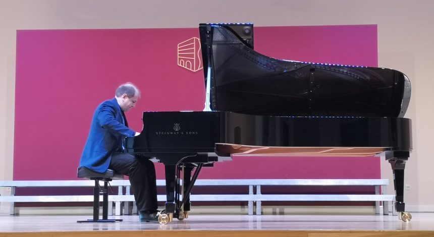 IMG_20201124_115434 Konstantin Krasnitky održao koncert u našoj školi