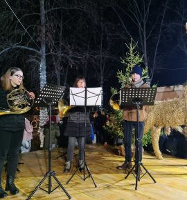 Naši učenici nastupali na otvorenju klizališta u Požegi