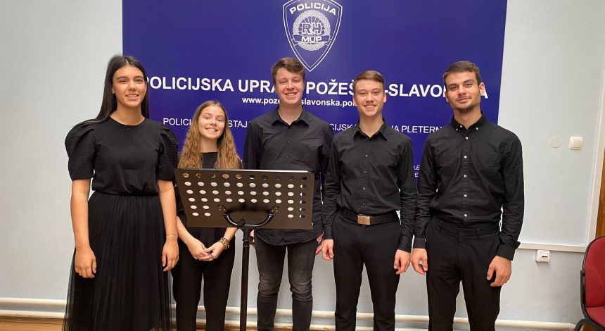 IMG-20220928-WA0004 Naši učenici nastupili na Danu policije
