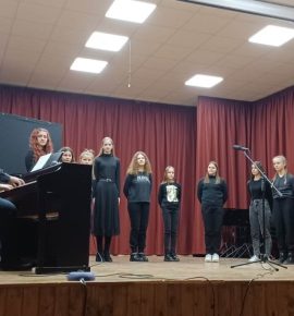 319532415_3314369492139221_3360404565058221588_n Božićni koncert učenika Područnog odjeljenja Kutjevo