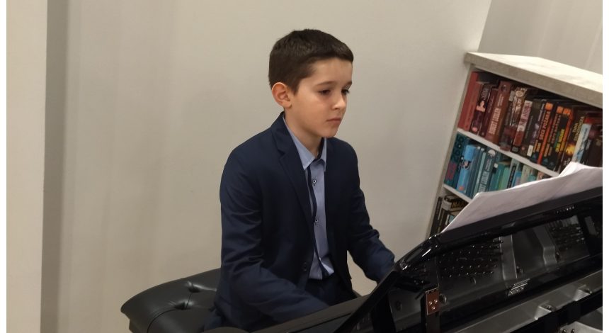 Nastup naših učenika i profesora na pjesničkoj večeri “Cesariću u čast”