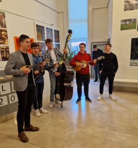 FOTO VIJESTI – Druženje učenika Glazbene škole i Gimnazije povodom Valentinova