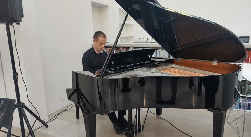 347233244_3512569099025371_5686014345166524303_n Nastup naših učenika na promociji knjige “Etnografija Hrvata katolika u Humnini od početka XVII. do kraja XX. stoljeća”