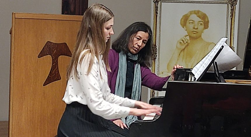 batch_1684393607132 Učenici klavirskog odjela nastupili na stručnom skupu obilježenom tematikom Dore Pejačević