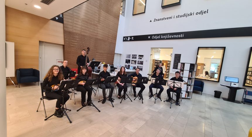 FOTO VIJESTI – Nastup Tamburaškog noneta na Međužupanijskom stručnom skupu knjižničara