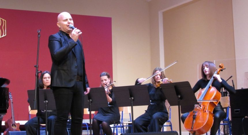 FOTO VIJESTI – Humanitarni koncert za Županijsku ligu protiv raka Požega uz nastup Igora Delača