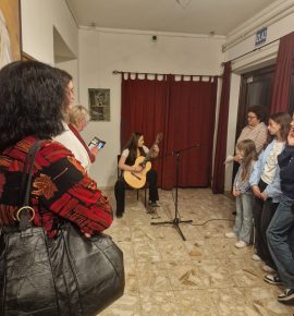 Nastup naše učenice na otvorenju izložbe slika