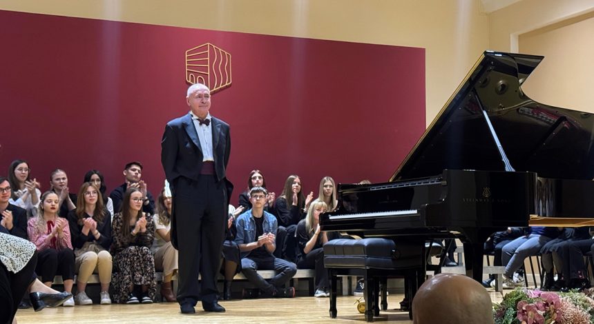 Osvrt Matice hrvatske na održan koncert Ive Pogorelića u našoj školi