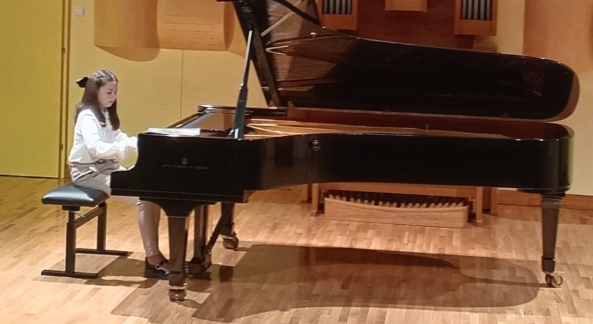 IMG-20250421-2 Izvrstan uspjeh Irme Zlatković, učenice klavira, na Međunarodnom natjecanju Celeia u Celju