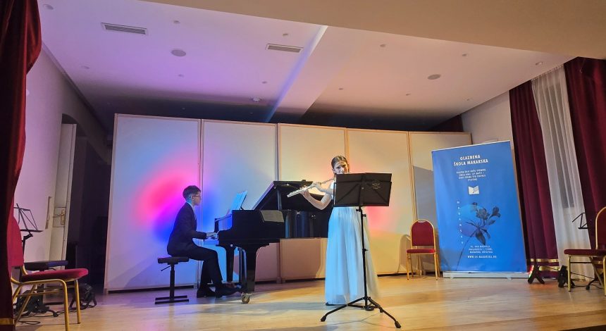 smanjeno20251023_190934 Naši učenici i profesori sudjelovali na koncertu Glazbene škole Makarska