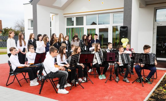 Nastup učenika Područnog odjeljenja Pleternica na svečanom otvorenju novoizgrađenog područnog vrtića u Gradcu