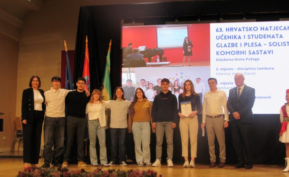 smanjenoIMG_0751 Nagrade našim učenicima i nastavnicima na Proglašenju najuspješnijih učenika i odgojno-obrazovnih djelatnika u šk. god. 2024./2025.