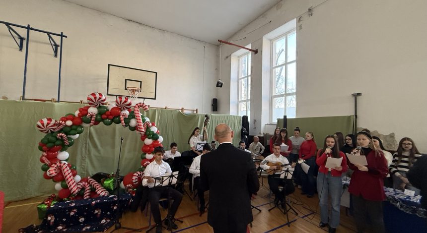 FOTO VIJESTI – Nastup Školskog tamburaškog benda na 11. Prilici za sve