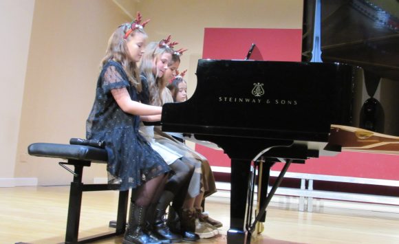 Koncert najmlađih učenika klavirista “Božićna bajka”