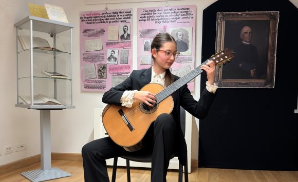 Nastup naše učenice na svečanom otvaranju izložbe Matija Mesić