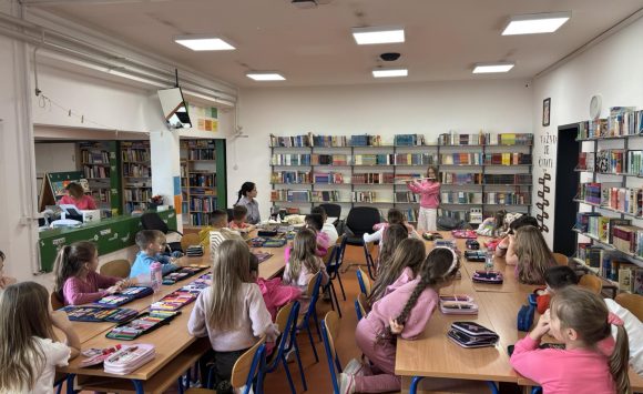 viber_slika_2026-03-12_17-43-16-205 Učenici Područnog odjeljenja Pleternica sudjelovali u projektu „Čitajmo zajedno“