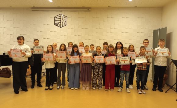 Koncert najmlađih učenika odjela za gitaru i gudače