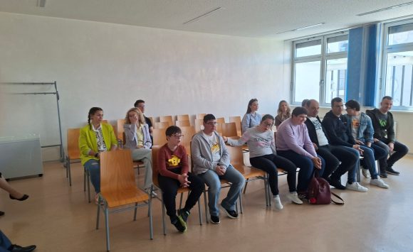 smanjeno20260518_110714 Posjetili su nas članovi Udruge Osmijeh iz Pleternice