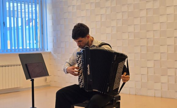 Filip Cindrić održao koncert u našoj školi
