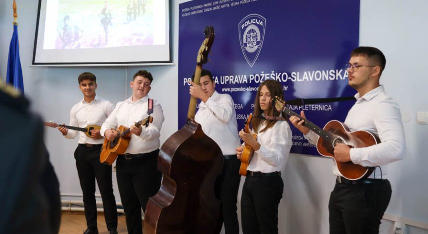 Nastup naših učenika na Danu policije