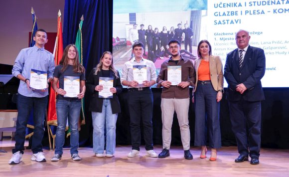 850808924_1117298107501920_9088363688469599180_n FOTO VIJESTI – Svečana dodjela nagrada našim najuspješnijim učenicima i nastavnicima u 2025./2026. šk. god.